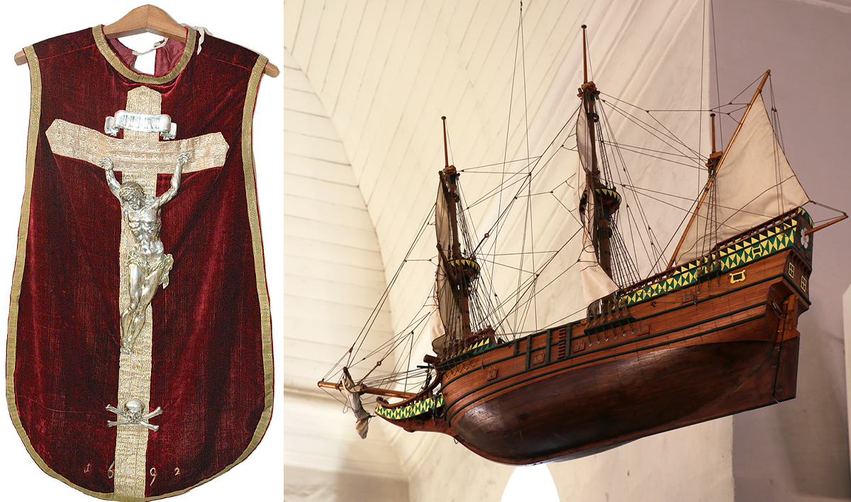 En mässkrud av röd sammet samt ett votivskepp, som är en kopia av Mayflower.