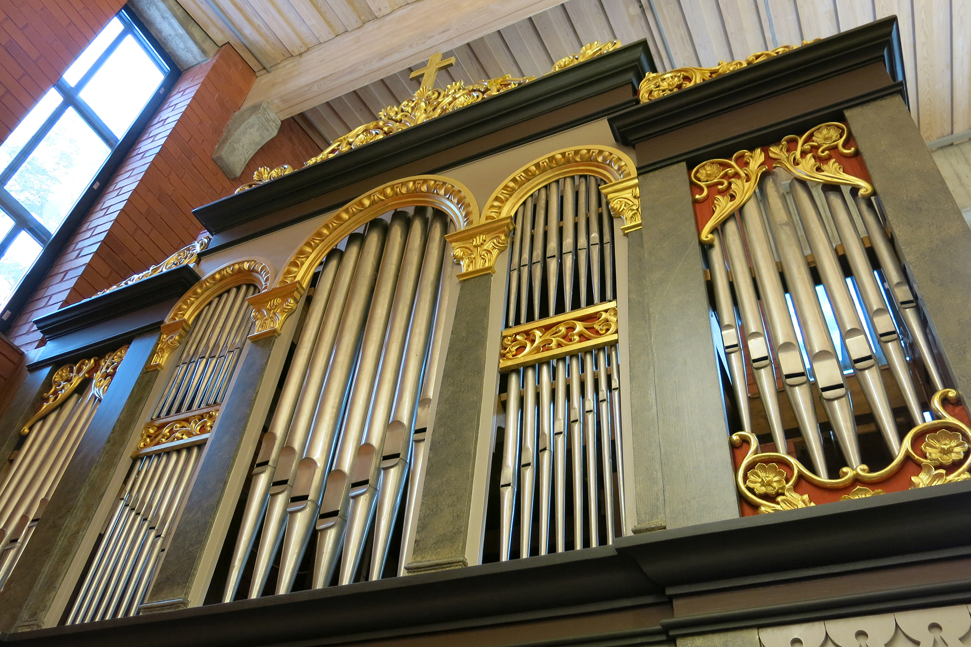 Fasaden på orgeln i Marie förrättningskapell.