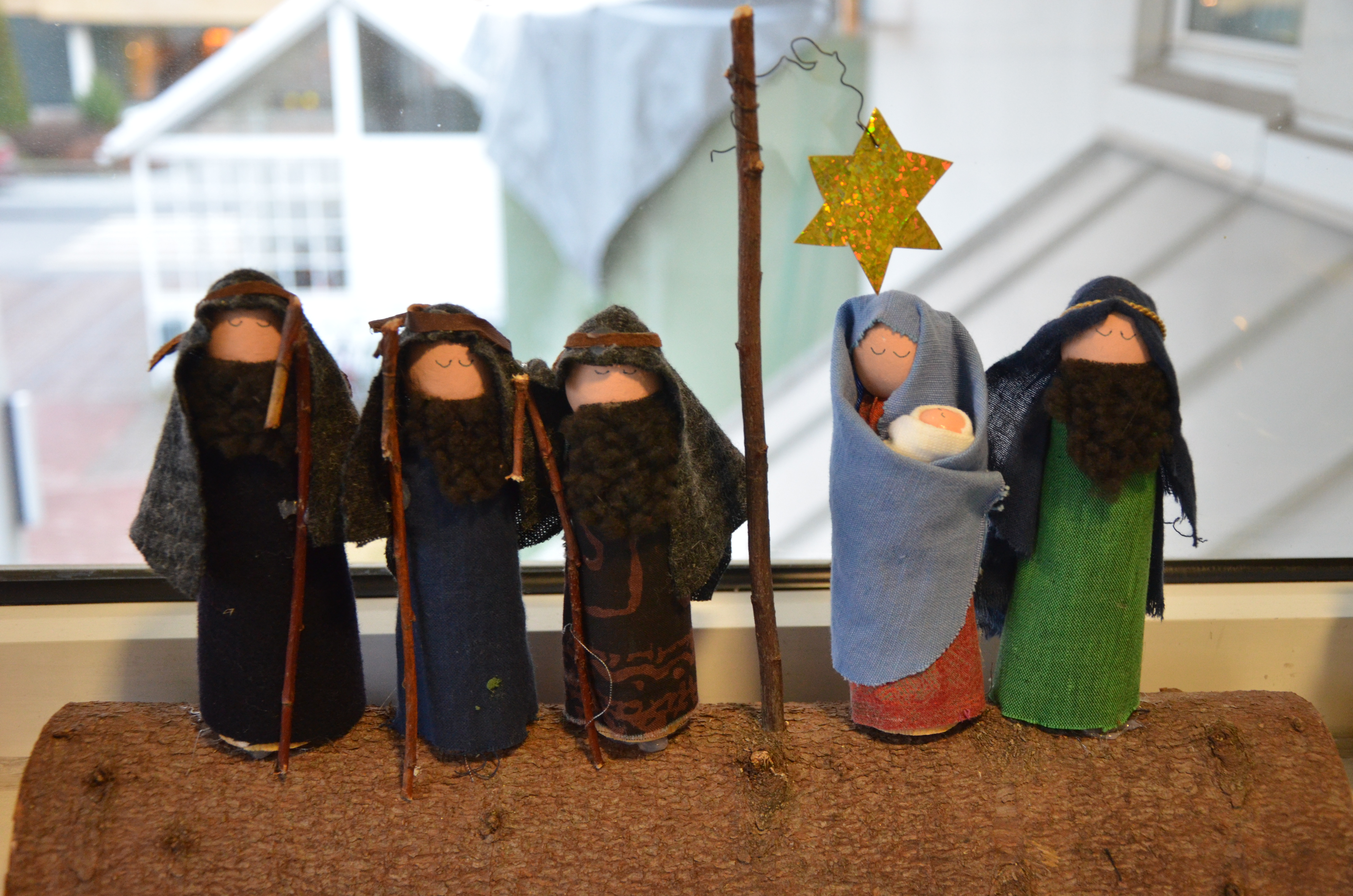 Maria, Josef och Jesus pysslade av barn.
