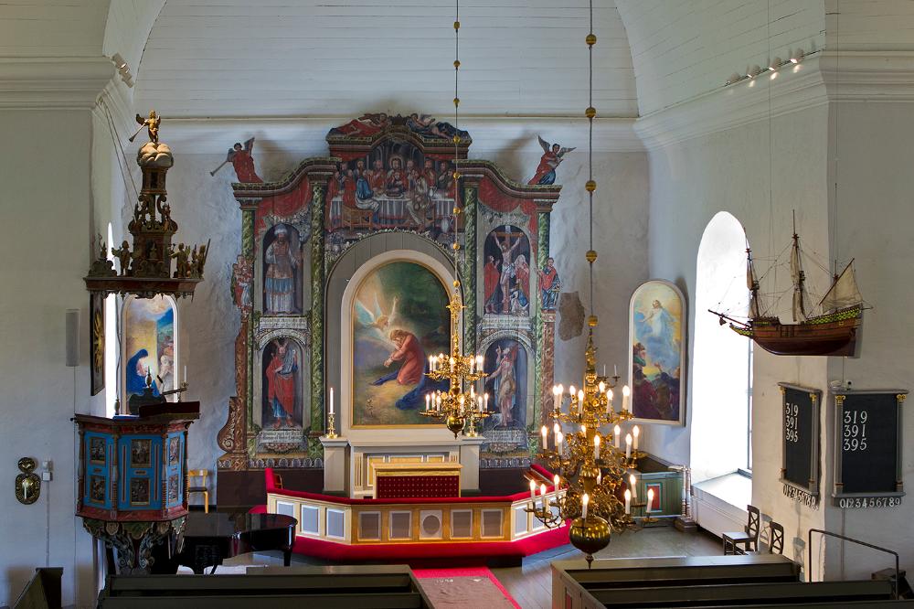 Karleby sockenkyrkas altare.
