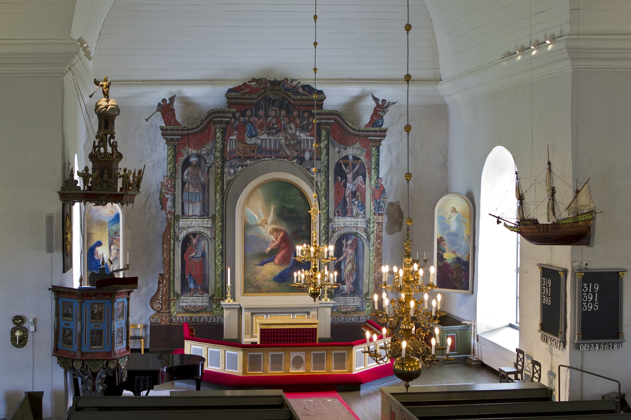 Karleby sockenkyrka inifrån.