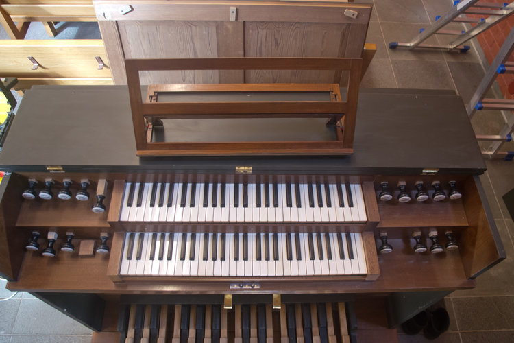 Spelbordet på orgeln i Marie förrättningskapell.