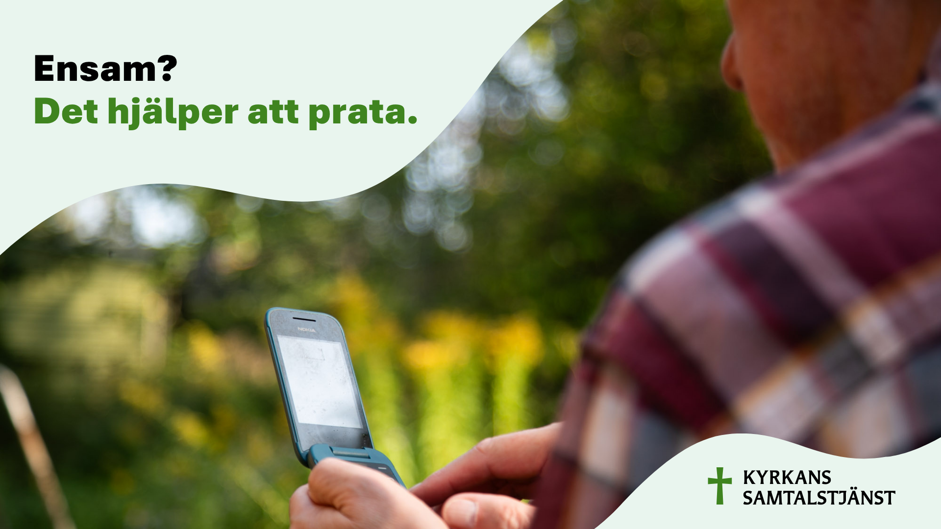 En person ringer med mobilen.
