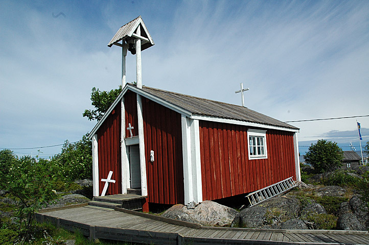 Tankar kyrka utifrån.